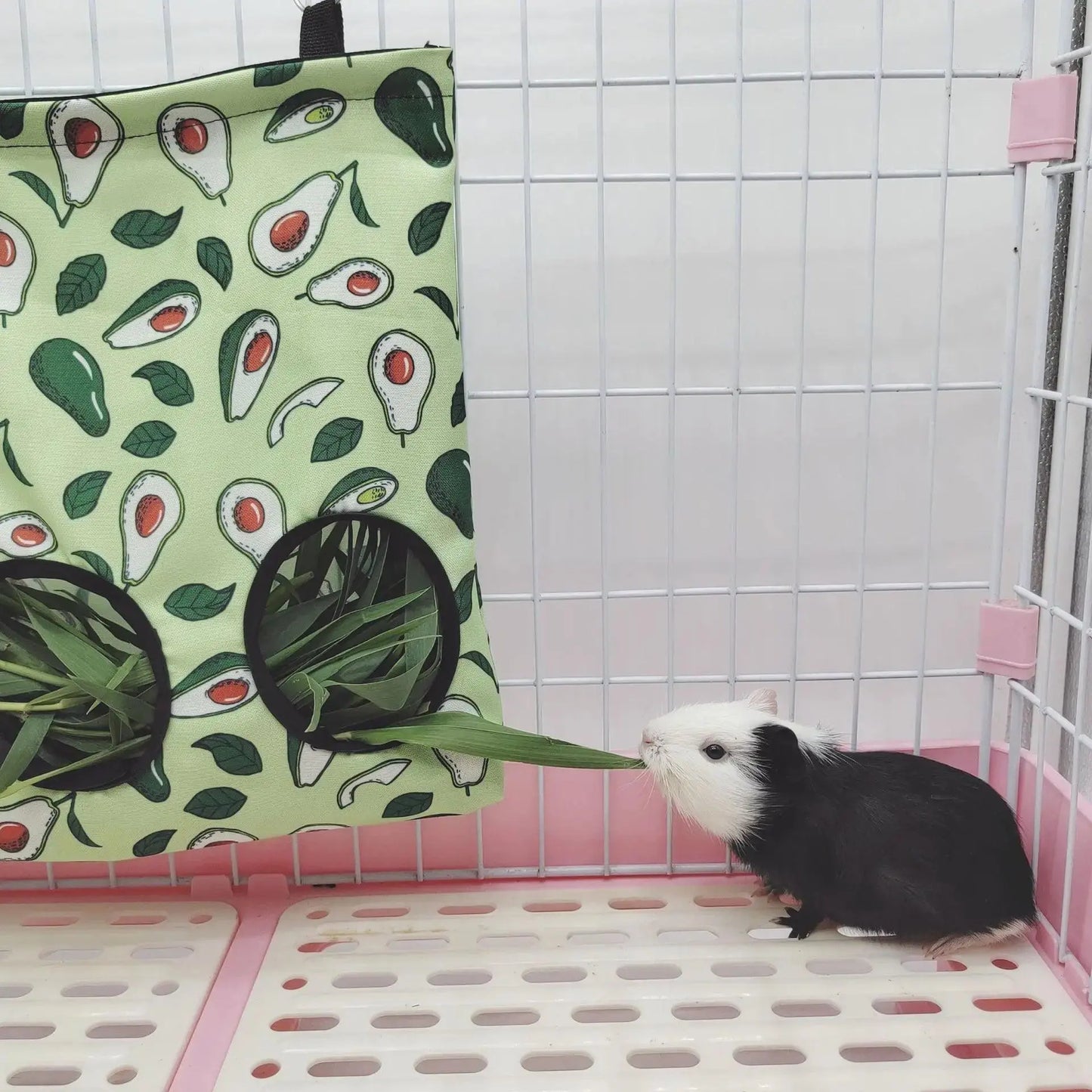 Guinea Pigs 2/3 Holes Hay Feeding Bags Strawberry Printed Rabbit Hanging Feeder Chinchilla Food Organizer Pet Cage Supplies - petguardiansupplies